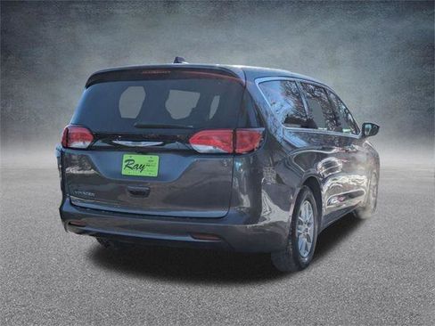 Certified 2023 Chrysler Voyager LX image 4