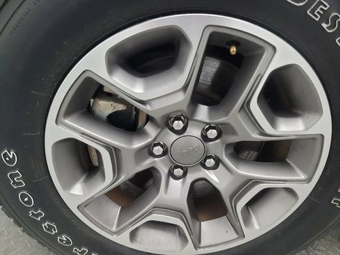 Used 2022 Jeep Cherokee Trailhawk image 31