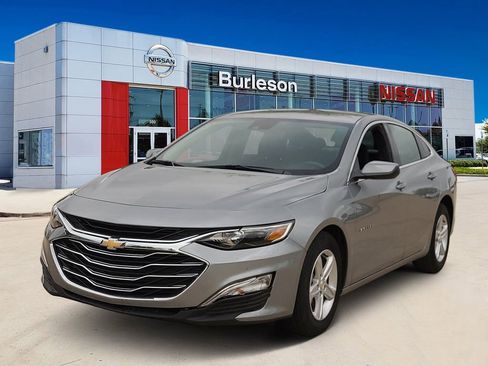 Used 2025 Chevrolet Malibu LS FWD image 1