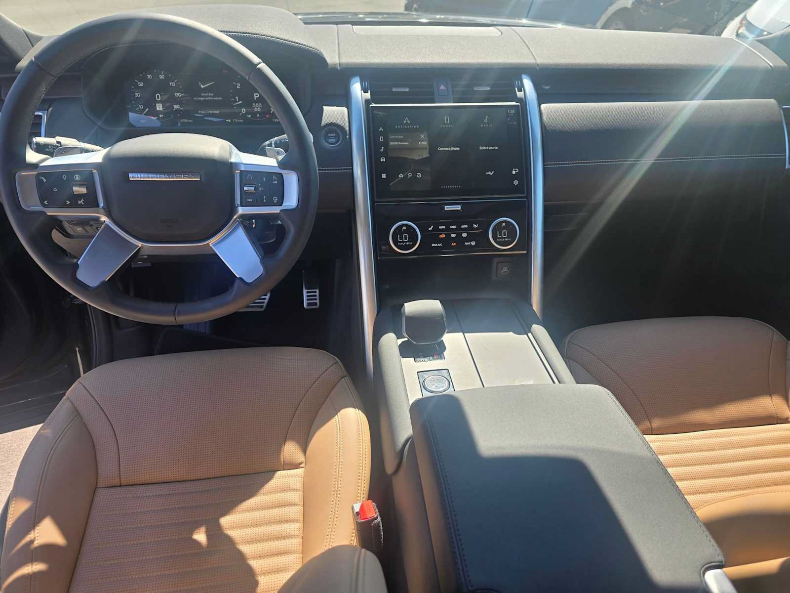 Used 2025 Land Rover Discovery Dynamic SE AWD/4WD image 19