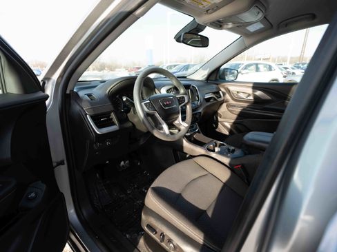 Used 2023 GMC Terrain SLE w/ Driver Convenience Package image 8