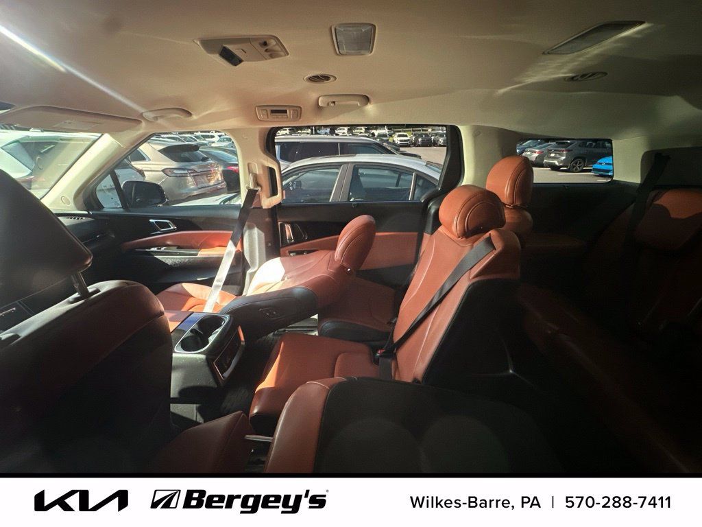 Certified 2024 Kia Carnival SX FWD image 10