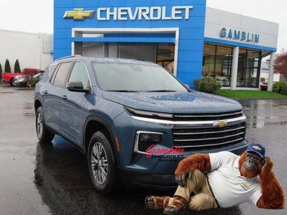 Used 2025 Chevrolet Traverse LT