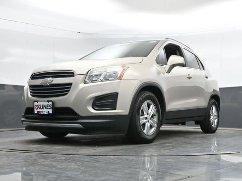 Used 2016 Chevrolet Trax LT w/ LT Convenience Package FWD image 37
