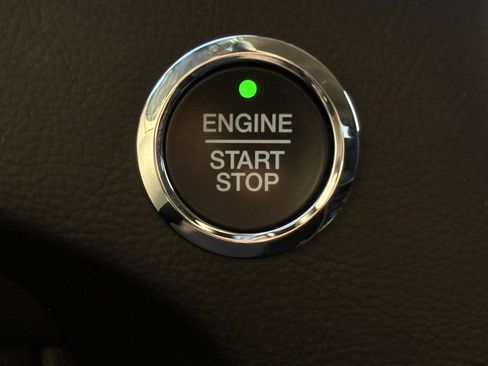 Used 2023 Ford Edge SE image 4