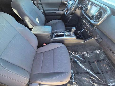 Certified 2018 Toyota Tacoma TRD Sport image 19