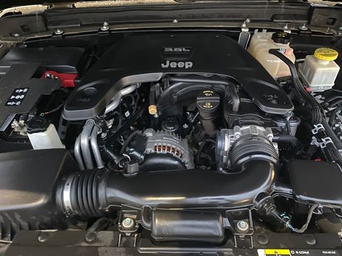 Used 2020 Jeep Gladiator Rubicon image 10