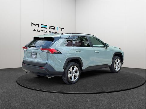 Used 2021 Toyota RAV4 XLE Premium AWD/4WD image 9