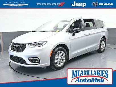 New 2026 Chrysler Pacifica Select