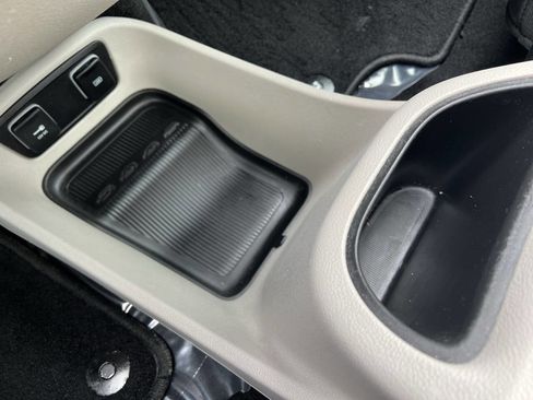 Used 2019 Chrysler Pacifica Limited image 31