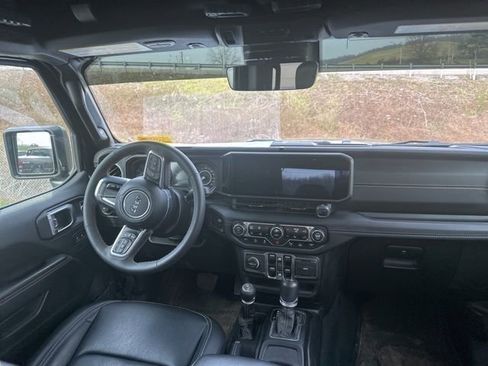 Used 2024 Jeep Wrangler Sahara w/ Technology Group image 26