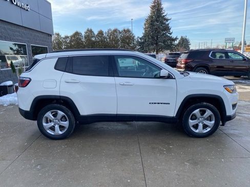 Certified 2019 Jeep Compass Latitude w/ Cold Weather Group image 2
