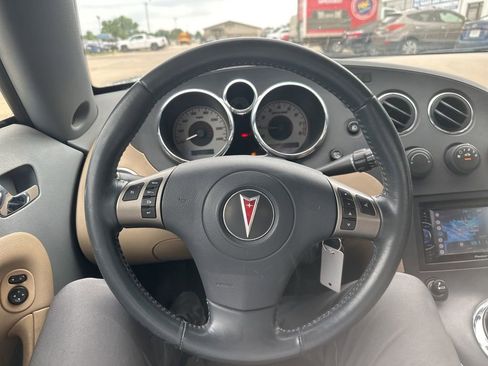 Used 2006 Pontiac Solstice Convertible w/ Premium Package RWD image 11