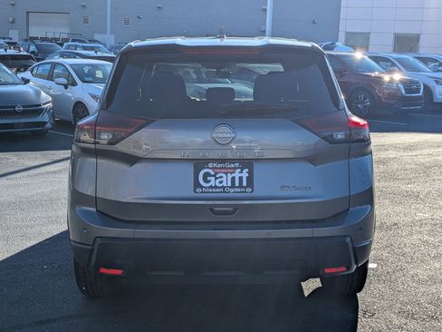 Used 2024 Nissan Rogue SV image 7