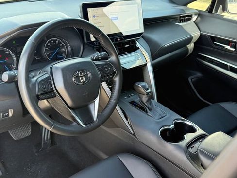 Used 2024 Toyota Venza AWD/4WD image 9