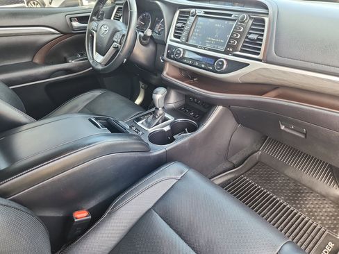 Used 2018 Toyota Highlander Limited image 14