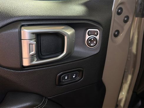 Used 2020 Jeep Gladiator Overland image 24