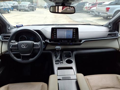Used 2022 Toyota Sienna Limited FWD image 11