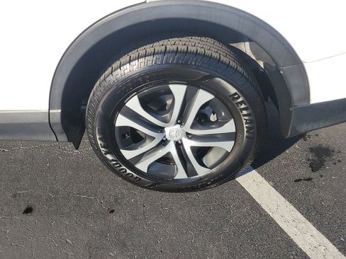 Used 2018 Toyota RAV4 LE image 7