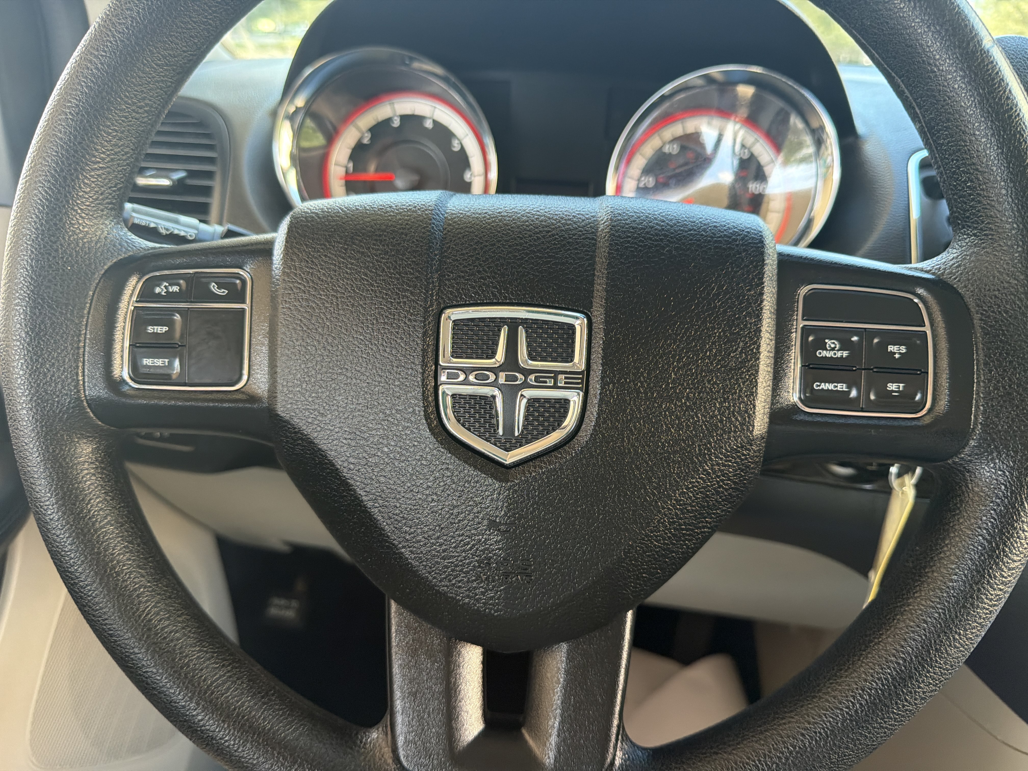 Used 2018 Dodge Grand Caravan SE w/ UConnect Hands-Free Group FWD image 31
