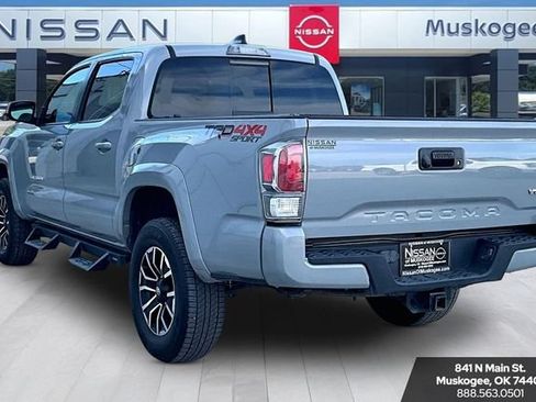 Used 2020 Toyota Tacoma TRD Sport AWD/4WD image 4