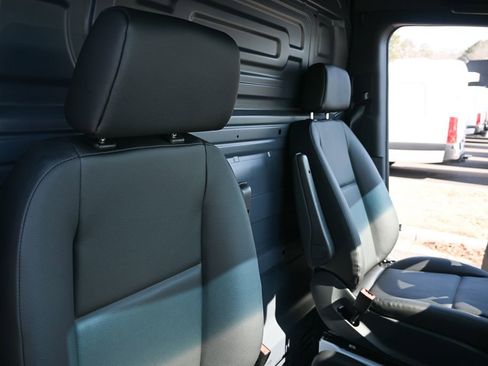 Used 2025 Mercedes-Benz Sprinter 2500 image 16