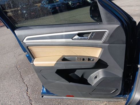 Used 2023 Volkswagen Atlas Cross Sport SE image 11