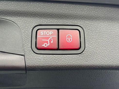 Used 2020 Mercedes-Benz GLE 350 4MATIC w/ Premium Package image 38