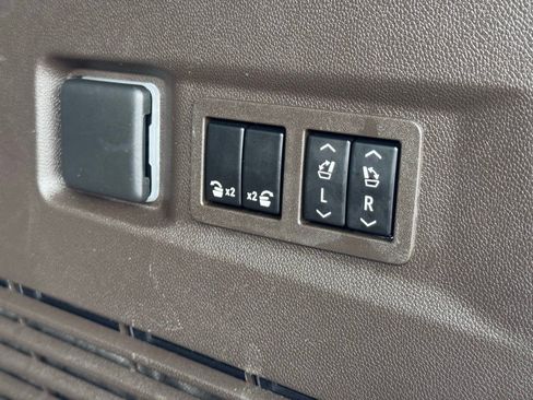 Used 2022 Chevrolet Tahoe LT w/ LT Signature Package image 46