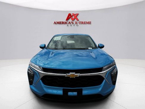 Used 2025 Chevrolet Trax LS w/ LS Convenience Package image 8