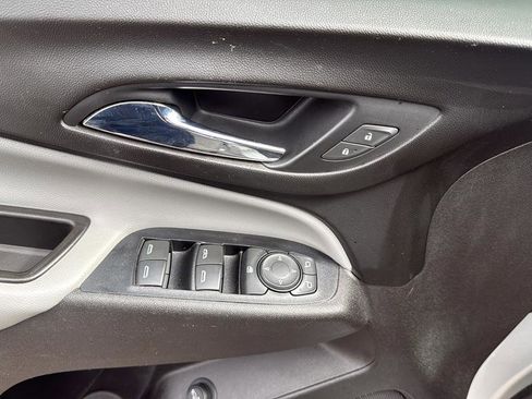 Used 2018 Chevrolet Equinox LT image 35