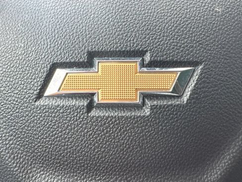 Used 2025 Chevrolet Trax LT FWD image 30
