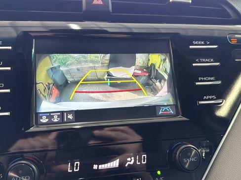 Used 2018 Toyota Camry XLE FWD image 18