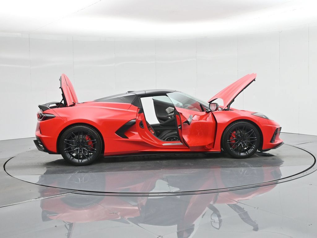 Used 2021 Chevrolet Corvette Stingray Premium Conv w/ Z51 Performance Package RWD image 4