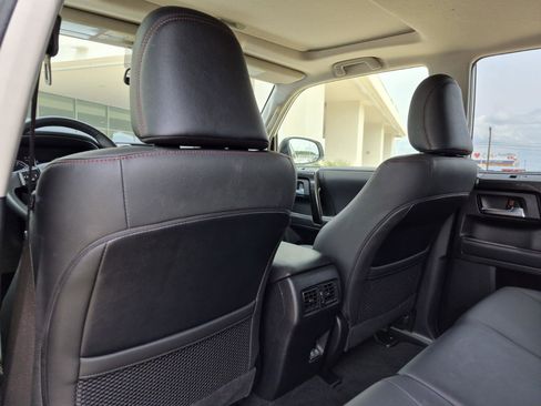 Used 2022 Toyota 4Runner TRD Off-Road Premium w/ Moonroof Package AWD/4WD image 18