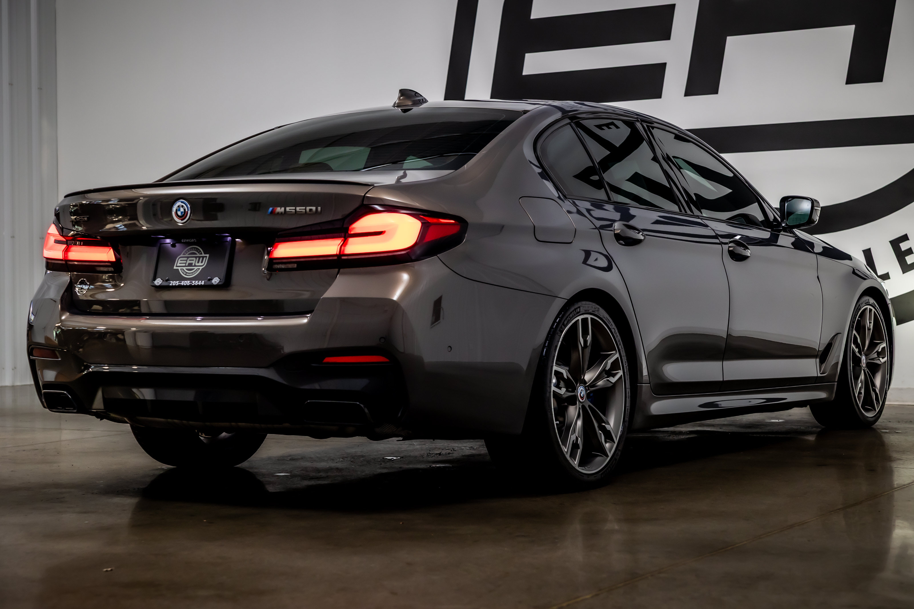 Used 2023 BMW M550i xDrive w/ Dynamic Handling Package AWD/4WD image 31