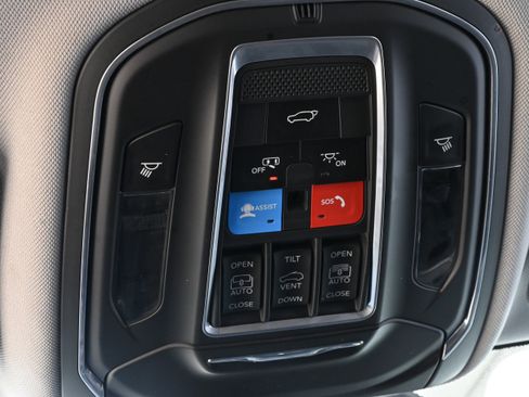 Used 2023 Jeep Grand Cherokee 4WD 4xe image 39