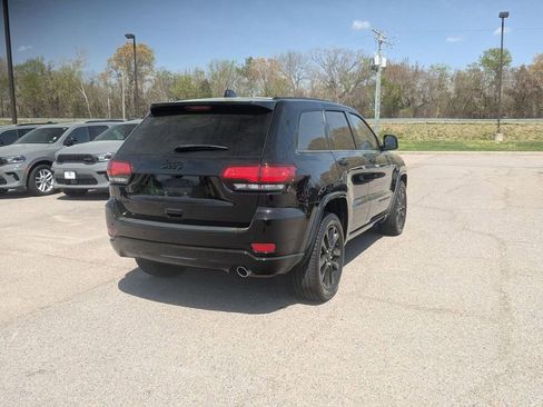 Used 2018 Jeep Grand Cherokee Altitude image 5