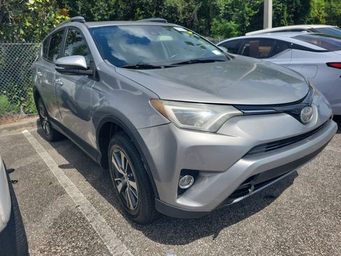 Used 2018 Toyota RAV4 XLE FWD image 2