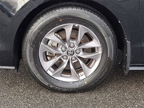 Used 2021 Toyota Sienna LE w/ LE Plus Package image 8