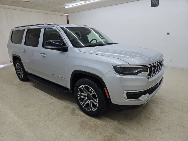 Used 2024 Jeep Wagoneer L Series II w/ Flexible Seating Group AWD/4WD image 16