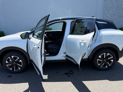 Used 2026 Nissan Kicks SV AWD/4WD image 15
