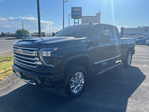 Used 2024 Chevrolet Silverado 2500 High Country w/ High Country Premium Package AWD/4WD image 8