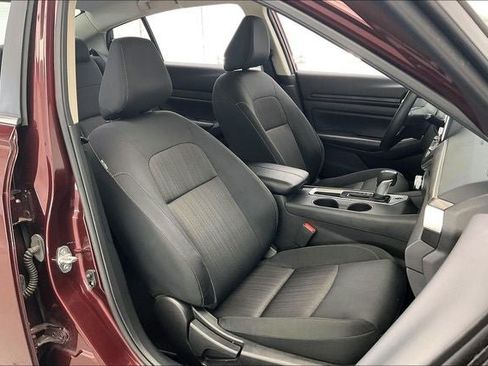 Used 2025 Nissan Altima 2.5 SV FWD image 7