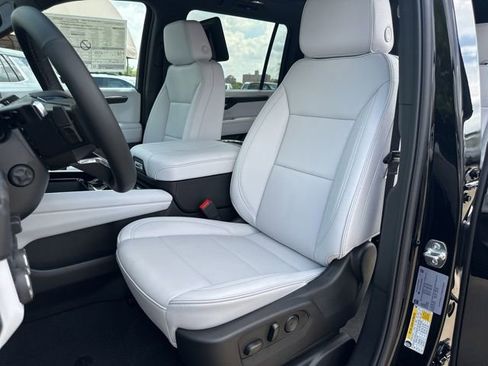 New 2025 Chevrolet Suburban Premier image 9