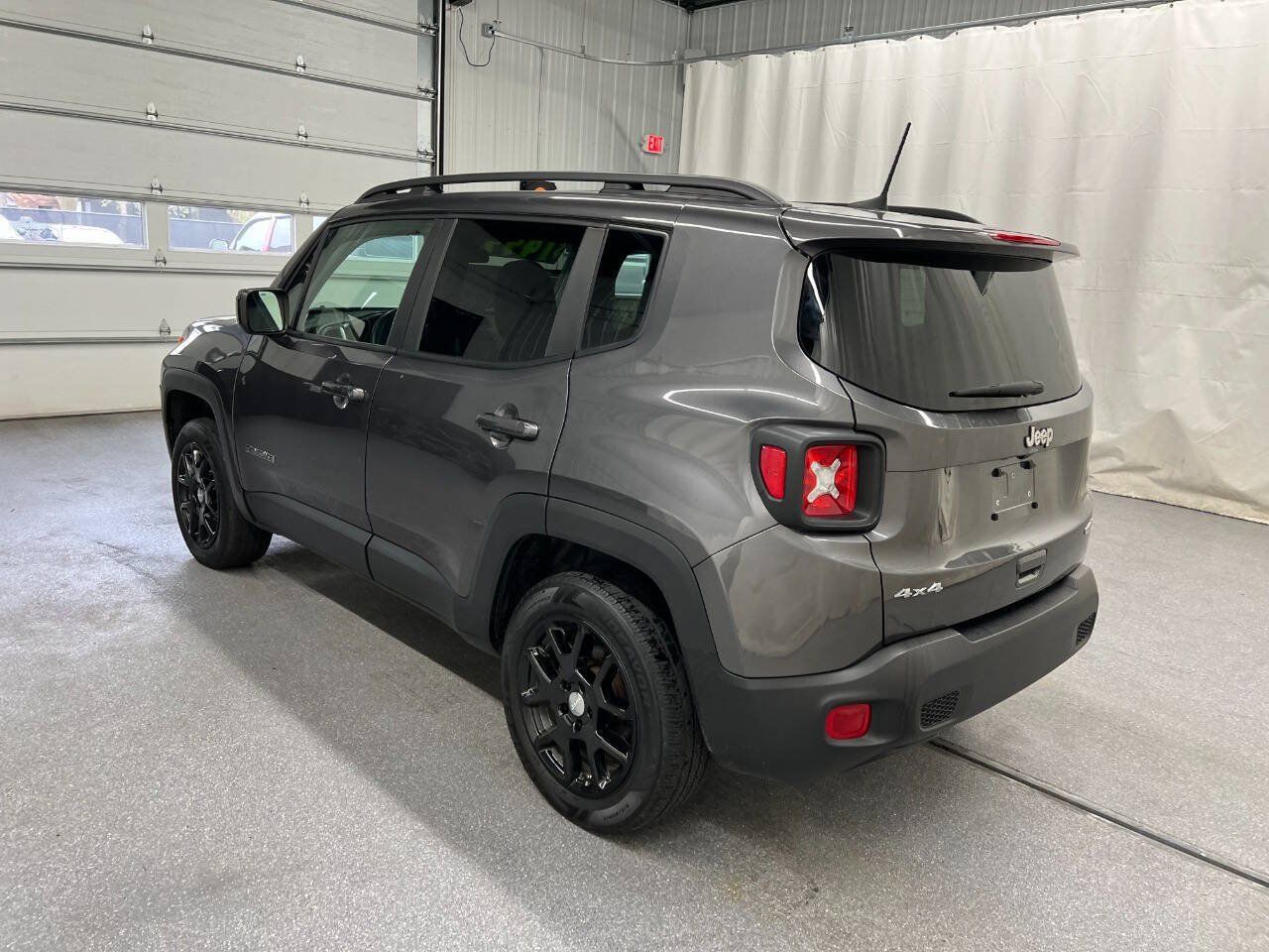 Used 2019 Jeep Renegade Latitude w/ Cold Weather Group AWD/4WD image 6