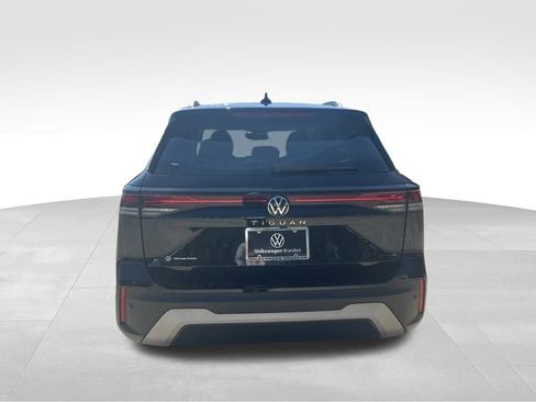 Used 2025 Volkswagen Tiguan S image 4