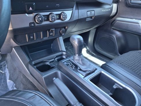 Used 2020 Toyota Tacoma SR w/ SR Convenience Package RWD image 12