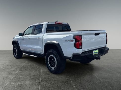 Used 2024 Chevrolet Colorado ZR2 w/ Technology Package AWD/4WD image 5