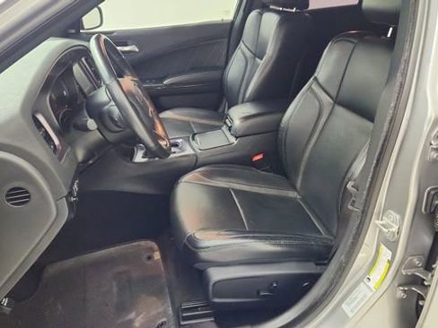 Used 2017 Dodge Charger SXT w/ Plus Group RWD image 10